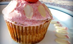 Paleo Strawberry-Almond Cupcakes