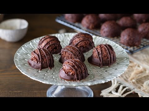 The BEST Chocolate Coconut Macaroons you have ever tasted (Easy &amp; Healthy!)