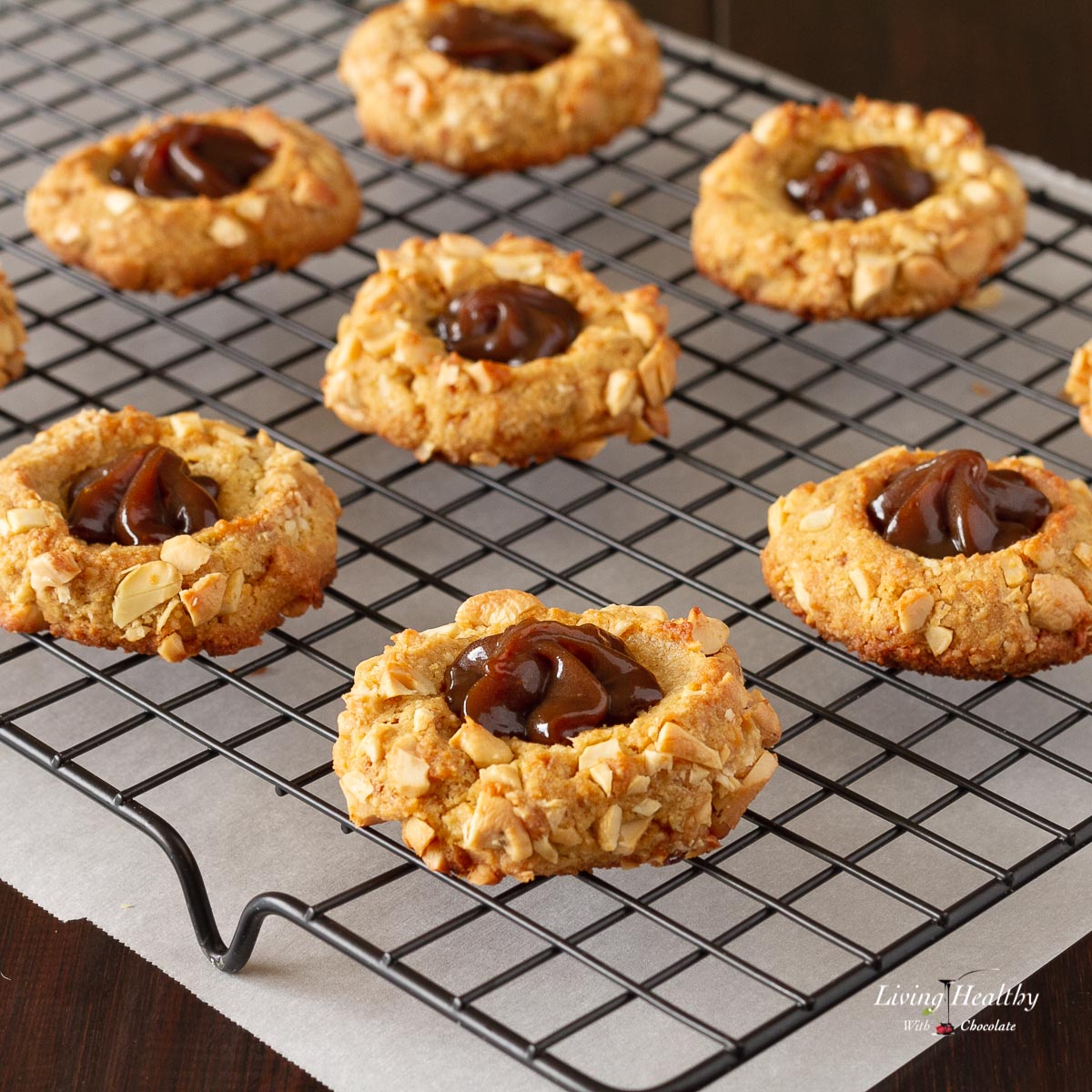 cooling rack with dulce de leche cashew cookies.